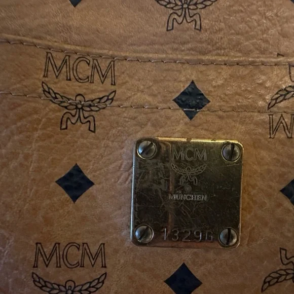 MCM long strap conyack zipper top Tote Bag inside pocket - Picture 5 of 15